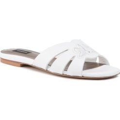 Klapki PINKO - Salvia Ciabatta PE 20 BLKS1 1H20QS Y63E White Z04. Białe klapki damskie Pinko, bez wzorów, ze skóry, bez obcasa, na obcasie. Za 839,00 zł.