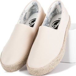 Beżowe espadryle RIVER. Brązowe espadryle damskie marki KYLIE, bez wzorów, bez zapięcia. Za 69,00 zł.