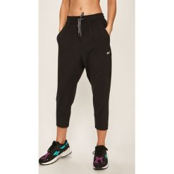 Reebok - Legginsy. Czarne spodnie damskie Reebok, s, z elastanu. Za 199,90 zł.