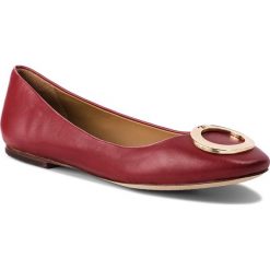 Baleriny TORY BURCH - Caterina Ballet Flat 51672 Dark Redstone 601. Czerwone baleriny damskie Tory Burch, bez wzorów, ze skóry, bez obcasa. W wyprzedaży za 609,00 zł.