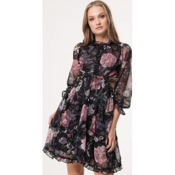 Czarna Sukienka Sweet Pancake. Czarne sukienki damskie Born2be, s, bez wzorów, eleganckie, ze stójką, bez rękawów. Za 239,99 zł.