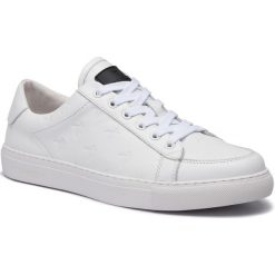 Sneakersy TOGOSHI - TG-15-03-000127 102. Białe sneakersy męskie Togoshi, bez wzorów, ze skóry, bez zapięcia. W wyprzedaży za 199,00 zł.