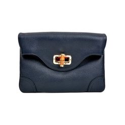 Skórzana kopertówka w kolorze ciemnoniebieskim - (S)30 x (W)20 cm. Niebieskie kopertówki damskie Black Friday Bags, w paski, ze skóry, na ramię, bez dodatków. W wyprzedaży za 229,95 zł.