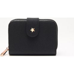 Portfel z cekinami - Czarny. Czarne portfele damskie marki Cropp. Za 34,99 zł.