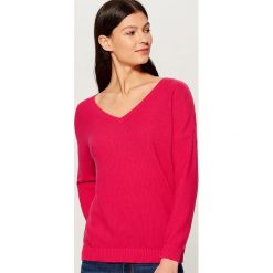 Sweter z dekoltem w szpic - Pomarańczo. Szare swetry damskie marki Mohito, s, bez wzorów, bez rękawów, bez kaptura. Za 89,99 zł.