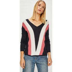 Only - Sweter. Brązowe swetry klasyczne damskie marki ONLY, m, z wiskozy. W wyprzedaży za 69,90 zł.