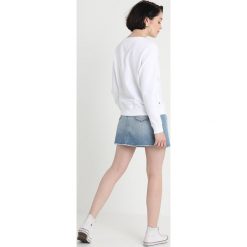 Tommy Jeans SKIRT Spódnica jeansowa blue denim. Niebieskie spódniczki jeansowe marki Tommy Jeans. Za 399,00 zł.