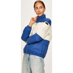 Pepe Jeans - Kurtka Kathleen. Niebieskie kurtki damskie Pepe Jeans, s, bez wzorów, z poliesteru, krótkie, bez kaptura. W wyprzedaży za 359,90 zł.