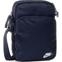 Saszetka NIKE - BA5898 451 Granatowy. Niebieskie torby męskie skórzane Nike, bez wzorów, z materiału, młodzieżowe. Za 89,00 zł.