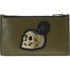 Coach ZIP CARD CASE IN GLOVETAN FEATURING DISNEY SKULL Portfel army green. Zielone portfele męskie Coach, z motywem z bajki. Za 569,00 zł.