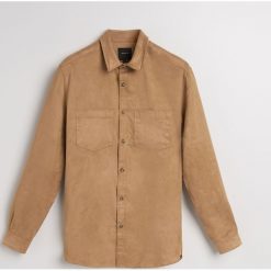 Koszula z imitacji zamszu regular fit - Brązowy. Brązowe koszule męskie marki FORCLAZ, m, z materiału, z długim rękawem. Za 139,99 zł.