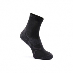 Skarpety do marszu sportowego/nordyckiego SK 500 Warm czarne. Czarne skarpetki męskie marki NEWFEEL, z elastanu. Za 24,99 zł.