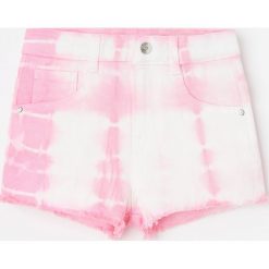 Szorty z efektem tie-dye - Różowy. Różowe szorty damskie Reserved, bez wzorów. W wyprzedaży za 39,99 zł.