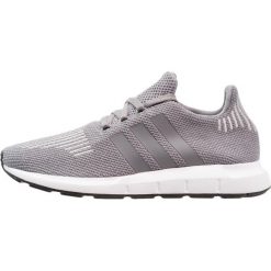 Adidas Originals SWIFT RUN Tenisówki i Trampki grey three /core black. Szare tenisówki damskie marki adidas Originals, z materiału. W wyprzedaży za 359,10 zł.