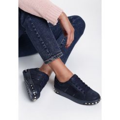 Granatowe Sneakersy Amor De Mi Vida. Niebieskie sneakersy damskie Renee. Za 49,99 zł.