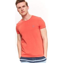 T-SHIRT GŁADKI TALIOWANY. Różowe t-shirty męskie Top Secret, na lato, m, z haftami, z bawełny, bez kołnierzyka. W wyprzedaży za 39,99 zł.