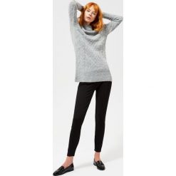Sweter o wyraźnym splocie z domieszką wełny. Swetry damskie Moodo, xs, bez wzorów, z elastanu, bez rękawów, bez kaptura. Za 59,99 zł.