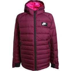 Nike Performance Kurtka puchowa bordeaux/lethal pink/white. Czerwone kurtki sportowe męskie Nike Performance, z poliesteru. W wyprzedaży za 293,40 zł.