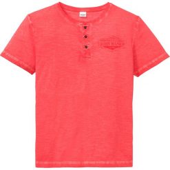 Shirt z dekoltem henley, krótki rękaw bonprix koralowy "used". Czerwone koszulki męskie bonprix, xl, bez wzorów, bez kołnierzyka, z krótkim rękawem, krótkie. Za 64,99 zł.