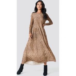 Samsoe & Samsoe Sukienka Milena - Brown,Multicolor. Brązowe długie sukienki Samsøe & Samsøe, z okrągłym kołnierzem, z długim rękawem. Za 607,95 zł.