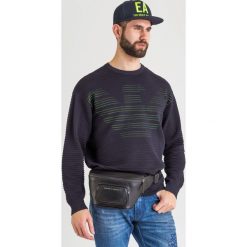 CZAPKA Z DASZKIEM emporio armani. Czapki męskie Emporio Armani, z aplikacjami, z bawełny. Za 319,00 zł.