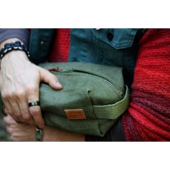 Kosmetyczki męskie: Kosmetyczka z worka wojskowego z uchwytem