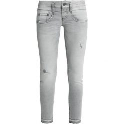 Herrlicher PITCH SLIM CROPPED Jeansy Slim Fit stone destroy. Szare jeansy damskie marki Herrlicher, bez wzorów, z elastanu. Za 549,00 zł.