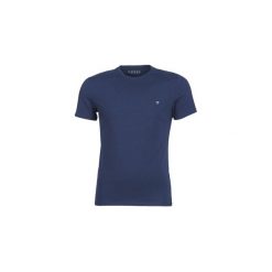 T-shirty z krótkim rękawem Guess CORE. Niebieskie t-shirty męskie Guess, s, z aplikacjami, bez kołnierzyka, krótkie. Za 109,00 zł.