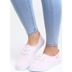 Różowe Tenisówki Rock Me Out. Różowe trampki i tenisówki damskie Born2be, w kwiaty, na sznurówki. Za 29,99 zł.