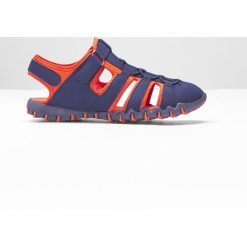 Sandały trekkingowe bonprix ciemnoniebiesko-pomarańczowy. Niebieskie buty trekkingowe damskie bonprix, w paski, sportowe, bez obcasa, z paskami. Za 79,99 zł.