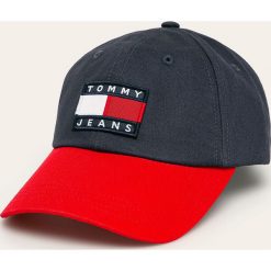 Tommy Jeans - Czapka. Czapki damskie Tommy Jeans, z aplikacjami, z bawełny. Za 179,90 zł.