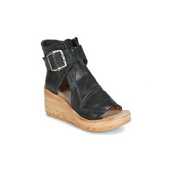 Sandały Airstep / A.S.98 NOA BUCKLE. Czarne sandały damskie marki Airstep / A.S.98, bez wzorów, bez obcasa, bez zapięcia. Za 839,00 zł.