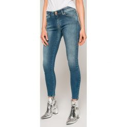 Diesel - Jeansy Slandy. Niebieskie jeansy damskie skinny marki Diesel, z elastanu. W wyprzedaży za 479,90 zł.