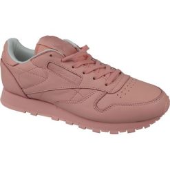 Różowe Buty Reebok x Spirit Classic Leather W BD2771. Różowe buty sportowe damskie Reebok, bez wzorów, ze skóry, sportowe, reebok classic. W wyprzedaży za 379,00 zł.