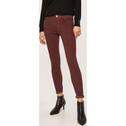 Morgan - Spodnie. Fioletowe spodnie damskie Morgan, z elastanu. Za 139,90 zł.