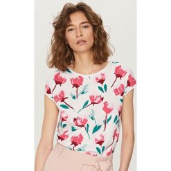 T-shirt we wzory - Biały. Białe t-shirty damskie Reserved, l. Za 59,99 zł.