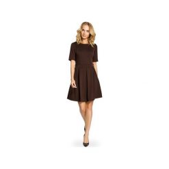 M018 Elegancka sukienka z kontrafałdą brązowa. Pomarańczowe sukienki damskie Moe, xxl, w paski, z bawełny, eleganckie, bez kołnierzyka, bez rękawów, rozkloszowane. Za 119,00 zł.