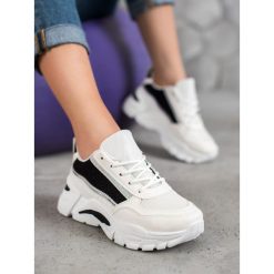 Stylowe sneakersy z brokatem. Sneakersy damskie SHELOVET, ze skóry ekologicznej. Za 99,00 zł.
