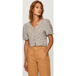 Levi's - Bluzka. Czerwone bluzki damskie Levi's®, na co dzień, s, w kwiaty, z wiskozy, casualowe, bez kołnierzyka, z krótkim rękawem. W wyprzedaży za 219,90 zł.