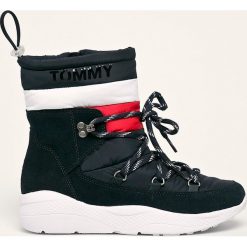 Tommy Jeans - Śniegowce. Niebieskie śniegowce damskie Tommy Jeans, z jeansu, bez zapięcia. W wyprzedaży za 419,90 zł.
