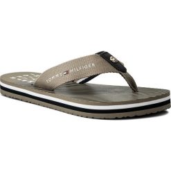 Japonki TOMMY HILFIGER - Essential Stripe Beach Sandal FW0FW02378 Cobblestone 068. Brązowe klapki damskie ze skóry. W wyprzedaży za 119,00 zł.