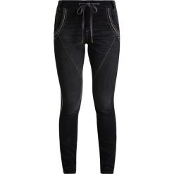 Cream MALOU JOG BAILEY Jeansy Slim Fit dark grey jeans. Szare rurki damskie marki Cream, z elastanu. Za 419,00 zł.