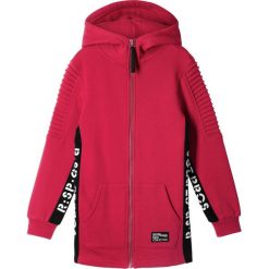 Bluza rozpinana z kapturem bonprix ciemnoczerwony. Czerwone bluzy chłopięce bonprix, z napisami, z dresówki, bez rękawów, z kapturem. Za 79,99 zł.
