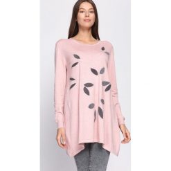Jasnoróżowy Sweter Fidelity. Szare swetry klasyczne damskie marki Born2be, m. Za 74,99 zł.