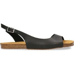 Sandały SHILA. Czarne sandały damskie marki Gino Rossi, w paski, ze skóry, eleganckie, bez obcasa, na płaskiej podeszwie, z paskami. Za 349,90 zł.