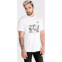 Adidas Originals Samstag Koszulka Biały. Białe podkoszulki męskie adidas Originals, s, z nadrukiem, z bawełny, z krótkim rękawem. Za 163,95 zł.