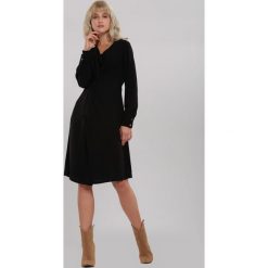 Czarna Sukienka Caucaia. Czarne sukienki damskie Renee, na co dzień, s, bez wzorów, z dekoltem na plecach, bez rękawów, długie, midi, proste. Za 89,99 zł.