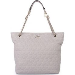 Guess Torebka hwvg69 88230 Czarna. Czarne torebki klasyczne damskie Guess, z aplikacjami, pikowane, bez dodatków. Za 599,00 zł.