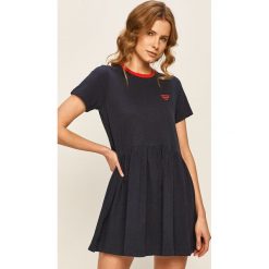 Tommy Jeans - Sukienka. Niebieskie sukienki damskie Tommy Jeans, na co dzień, s, bez wzorów, z bawełny, casualowe, z okrągłym kołnierzem, z krótkim rękawem, krótkie, mini, rozkloszowane. Za 359,90 zł.