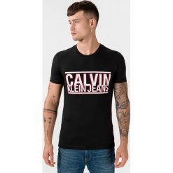 Calvin Klein Koszulka Czarny. Czarne podkoszulki męskie Calvin Klein, s, z nadrukiem, z bawełny, bez kołnierzyka, z krótkim rękawem. Za 206,95 zł.